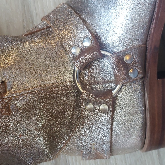 Frye and Co. Rare Distressed Metallic 8R boots. Size 9.5. - Picture 15 of 16